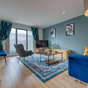 Apartment Blue Puffin Stays: Stylish 2-bed In Ocean Village, Southampton
